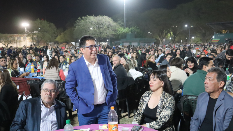 Espectáculos musicales, sorteos y reconocimientos a docentes de la ciudad