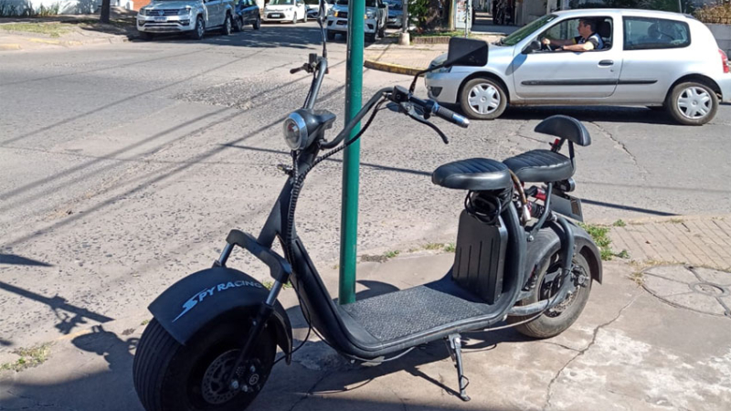 Monopatines y motos eléctricas ya piden espacio en la capital