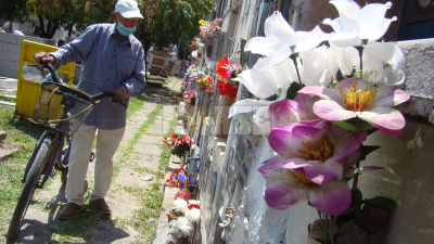 Día de la Madre: varias familias adelantaron su visita al cementerio