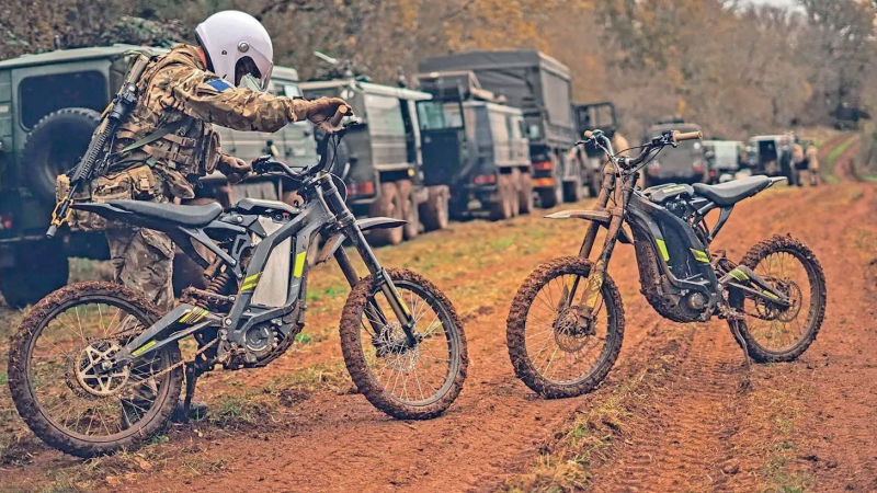 Motos militares modernas, electricidad y doble tracción