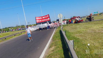 Demoras en el acceso al puente General Belgrano por una protesta social