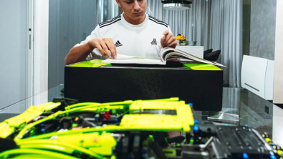 Dybala y una nueva pasión: armar autos de carrera a escala