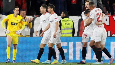 Con un partidazo del Huevo Acuña, Sevilla goleó en su casa