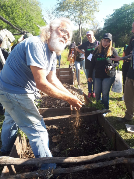 ricardo milese con alumnos 2023b.jpg