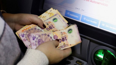En 2022 el índice de salarios creció un 90,4%, por debajo del costo de vida que aumentó 94,8%