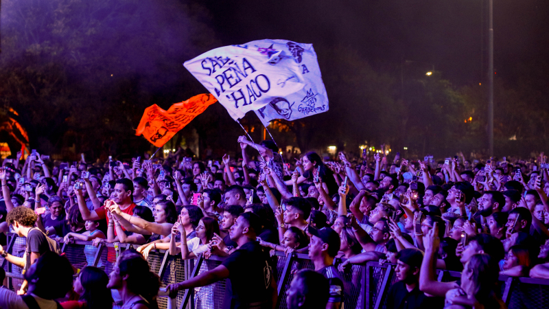 En la primera noche del Pre Carpo Rock, Bersuit Vergarabar hizo delirar a una multitud