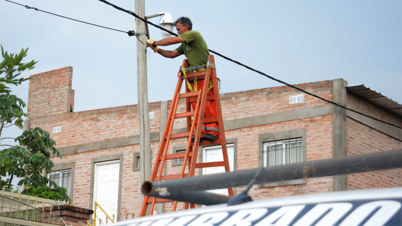 El programa "Luces de mi ciudad" ya iluminó veinte barrios de Resistencia