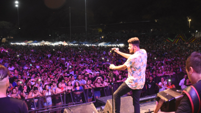Una multitud vibró al ritmo del Vallenato en el Parque 2 de Febrero