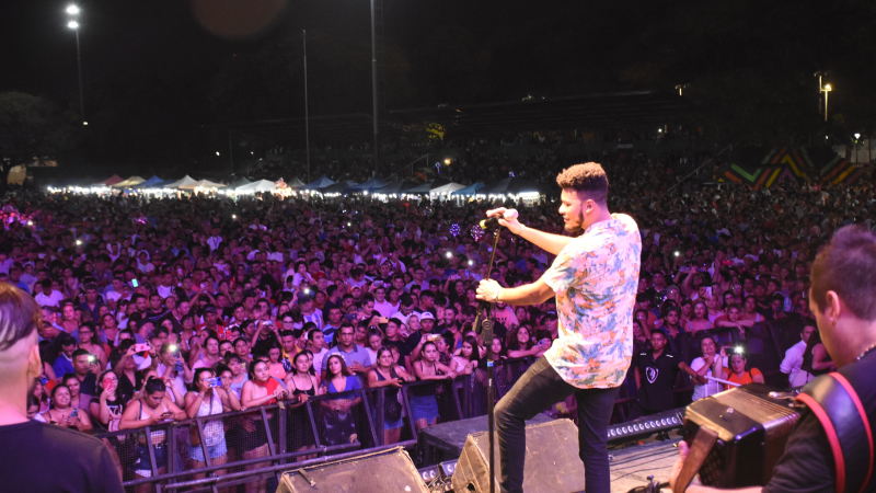 Una multitud vibró al ritmo del Vallenato en el Parque 2 de Febrero