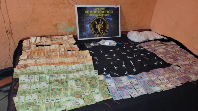 Cocaína y medio millón de pesos en un bunker de drogas en Villa Ercilia