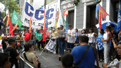 "Hay representantes políticos que azuzan el negacionismo"
