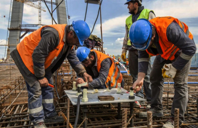 Alerta entre constructores por atrasos en el pago de las obras y redeterminaciones