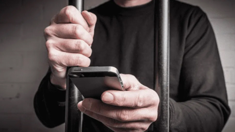 El Gobierno vetó la ley que buscaba impedir el uso de celulares en centros de detención