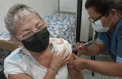 Inmunizan contra la gripe en centros de salud y vacunatorios habilitados