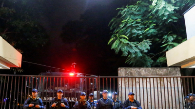 La Policía paraguaya arrestó al líder opositor Cubas mientras transmitía en vivo