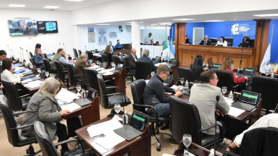 Diputados oficialistas redoblan esfuerzos para aprobar tres pliegos