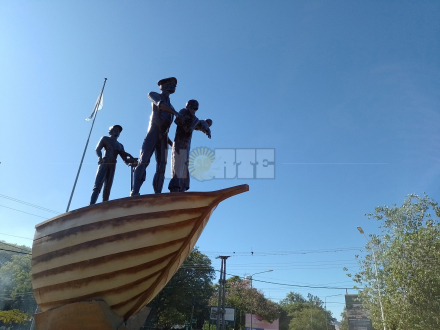 escultura inmigrantes resistencia.JPG