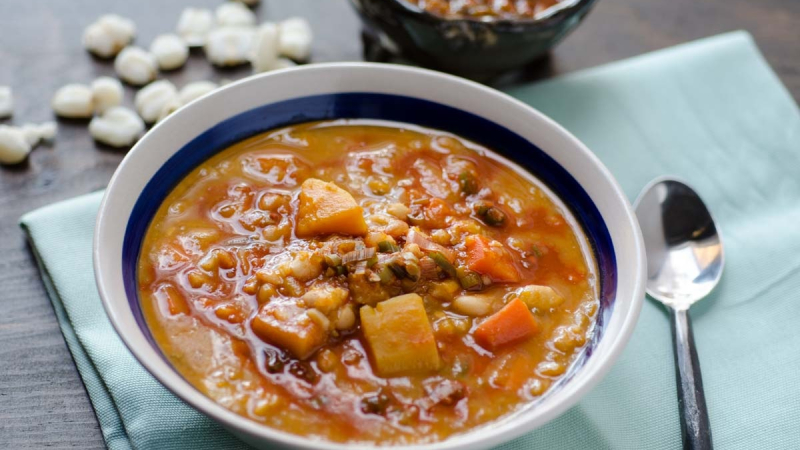 Venden locro vegano para solventar gastos veterinarios