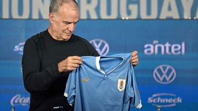 Selección de Uruguay: Bielsa convocó a siete jugadores sub 20 y excluyó a cinco históricos