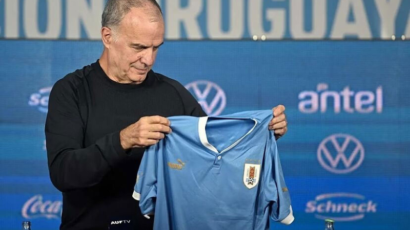 Selección de Uruguay: Bielsa convocó a siete jugadores sub 20 y excluyó a cinco históricos