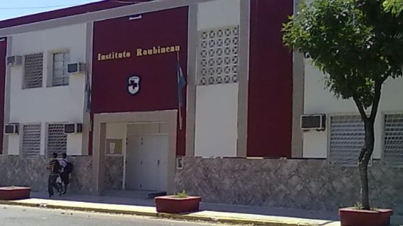 Conmoción en Corrientes por un estudiante que llevó un revólver al colegio