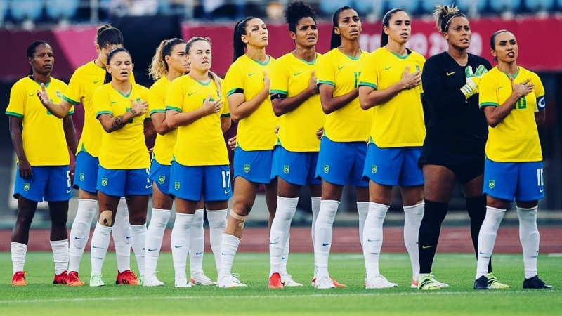 Futbolistas brasileñas visibilizaron a la activista iraní asesinada por no usar velo