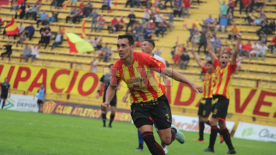 Sarmiento en Rafaela, con la punta entre ceja y ceja