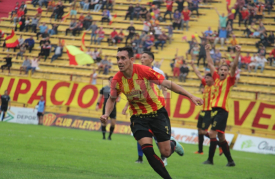 Sarmiento en Rafaela, con la punta entre ceja y ceja