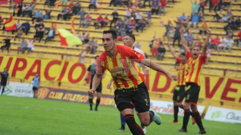 Sarmiento en Rafaela, con la punta entre ceja y ceja