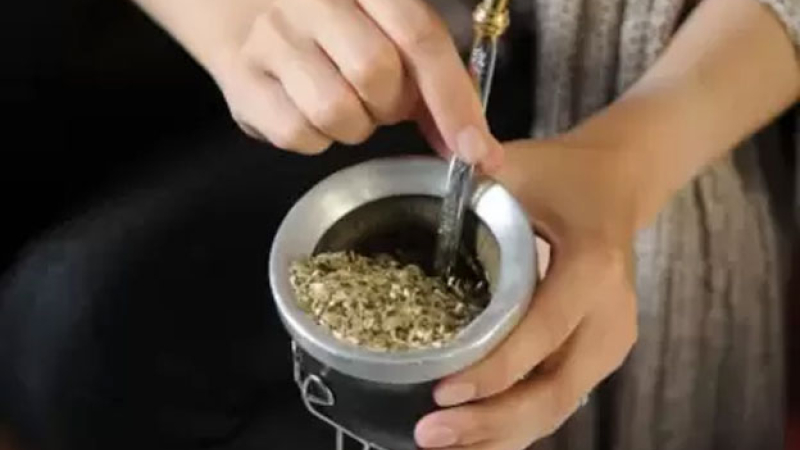 Confirman que tomar mate durante la lactancia trae beneficios