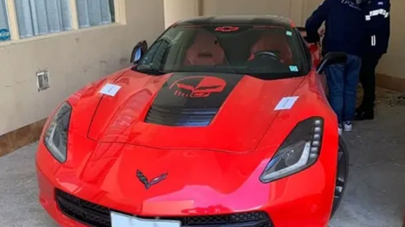 Secuestraron dos autos de alta gama de contrabando