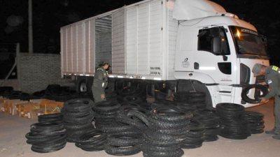 Circulaban con cubiertas y repuestos de contrabando por un valor de 50 millones de pesos