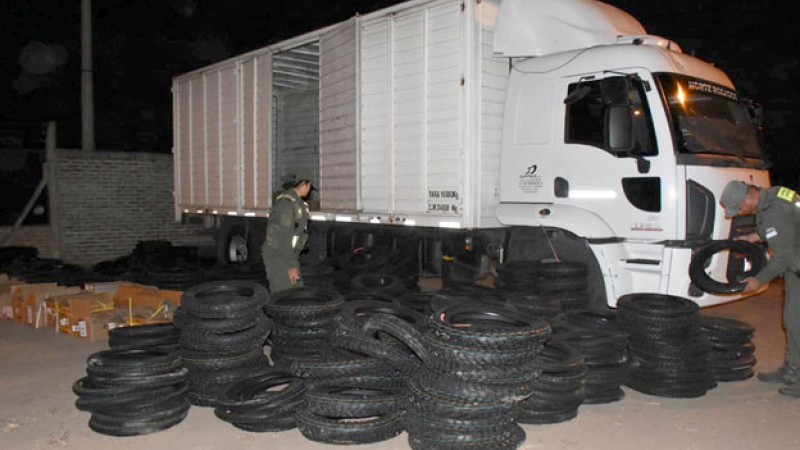 Circulaban con cubiertas y repuestos de contrabando por un valor de 50 millones de pesos