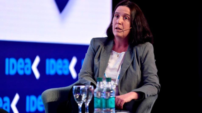 Charla de la economista Marina Dal Poggetto en Resistencia