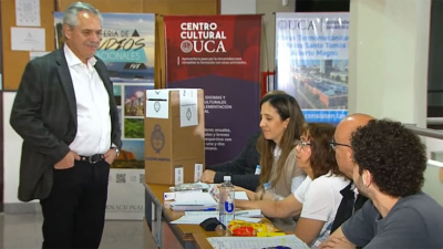 Qué llevaron los políticos a las autoridades de mesa