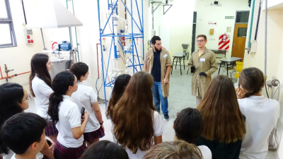 Estudian ingeniería química y alientan a que más adolescentes también la elijan