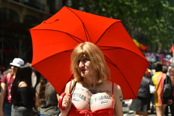 La primera marcha en la Argentina se celebró un 2 de julio de 1992, alineada a las conmemoraciones mundiales del orgullo LGBT, pero desde 1997 se festeja el primer sábado de noviembre para que acompañe el clima primaveral.