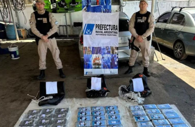 Incautaron más de 100 kilos de cocaína flotando en el río Paraná