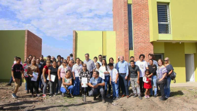 Capitanich entregó 23 casas en el Carpincho Macho