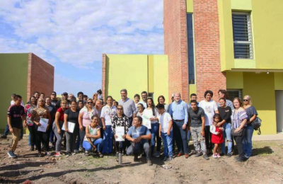 Capitanich entregó 23 casas en el Carpincho Macho