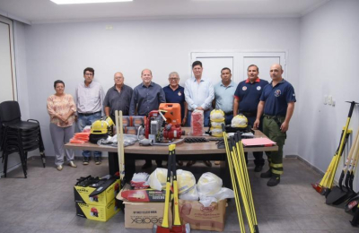 El ministerio de gobierno entregó equipos a las brigadas forestales