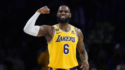 LeBron James volvió a superar un récord en la NBA