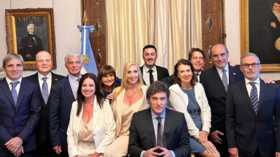 Sin periodistas en la jura de ministros y abre una grieta con los medios