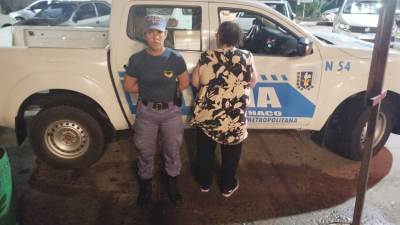 Detienen a mechera que pretendía llevarse $75.000 en prendas de vestir