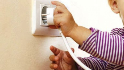 Electrocutados en la previa de Navidad: un joven murió y un bebé está en graves estado de salud