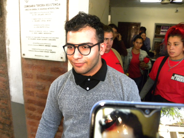 César Sena se retira luego de prestar declaración en la comisaria tercera de resistencia. 08-06-23. Fabián Maldonado/NORTE.