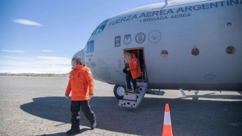 Milei llegó a la Antártida y visitó las bases Marambio y Esperanza