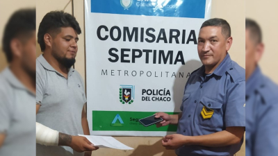 Una pasajera atacó a un taxista con una navaja y le robó el celular