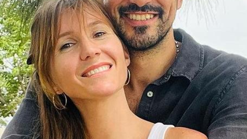 Abel Pintos anunció que volverá a ser papá junto a Mora Calabrese