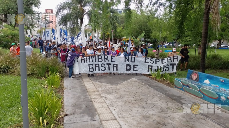 Organizaciones sociales, políticas y sindicales marcharon a Casa de Gobierno